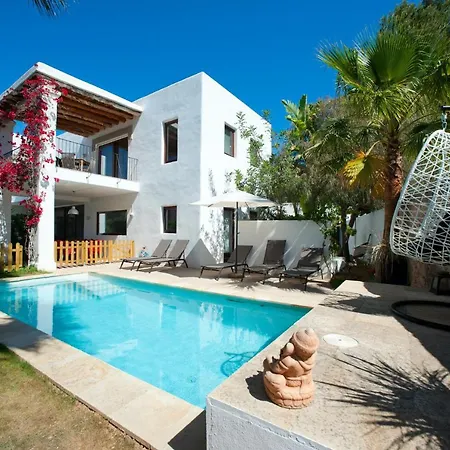 Rent This Luxury With Private Pool, Ibiza 1059 Villa